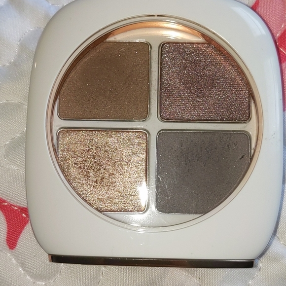 Flower beauty eyeshadow quad - Picture 1 of 4